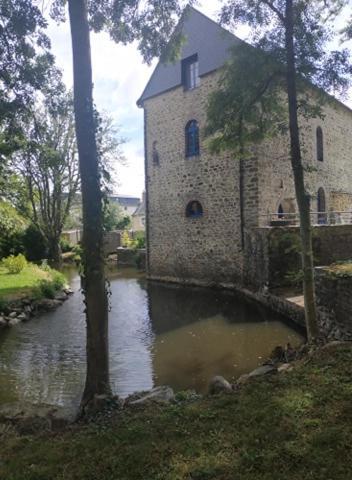 Le Moulin De Meral Montsurs Екстер'єр фото