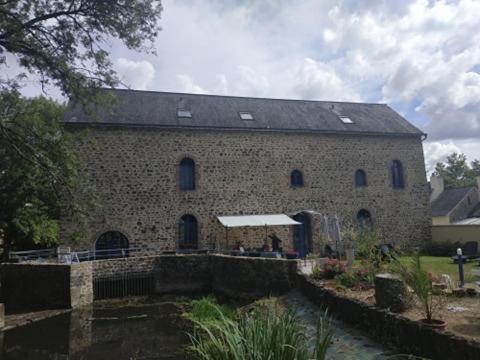 Le Moulin De Meral Montsurs Екстер'єр фото