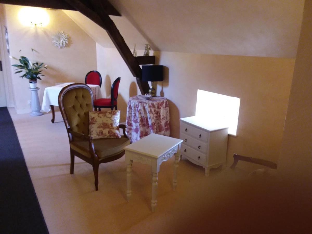 Le Moulin De Meral Montsurs Екстер'єр фото