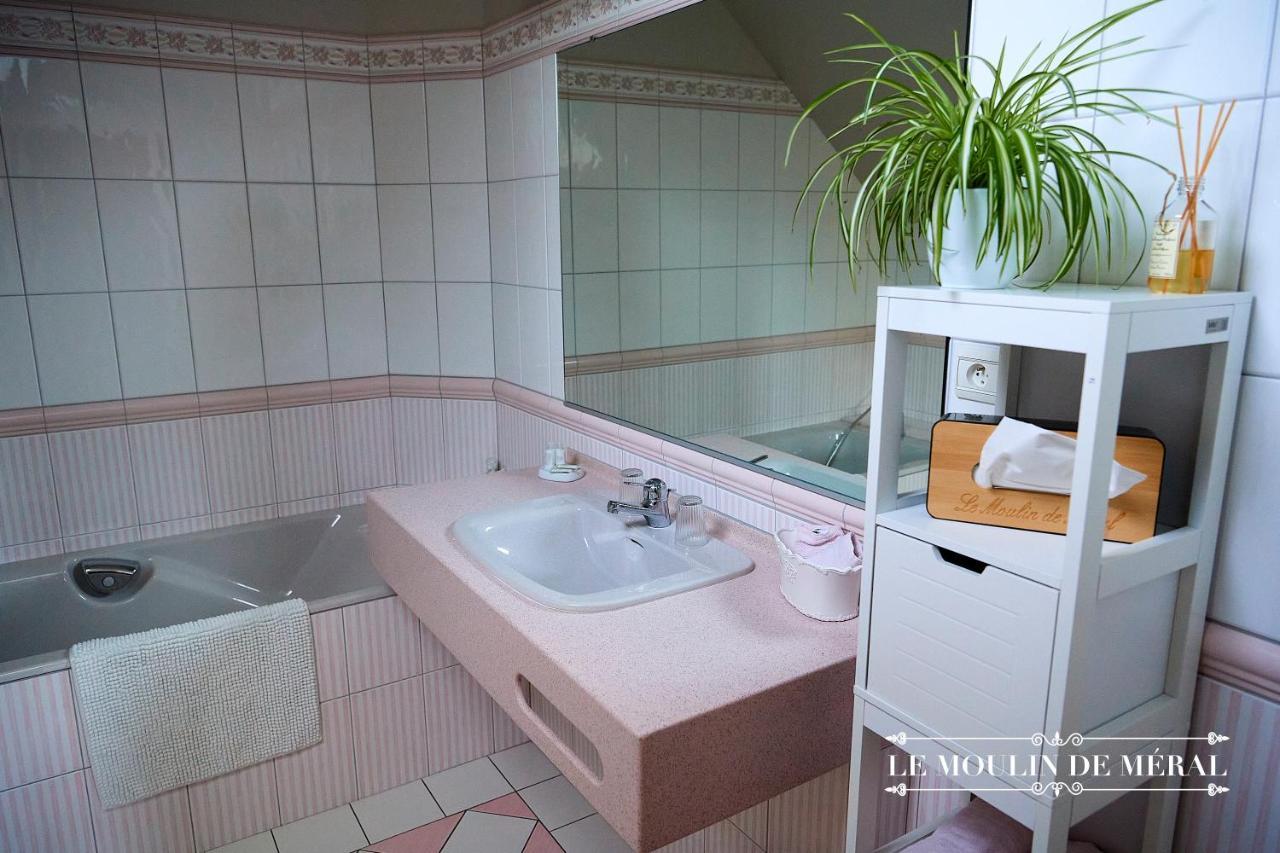 Le Moulin De Meral Montsurs Екстер'єр фото