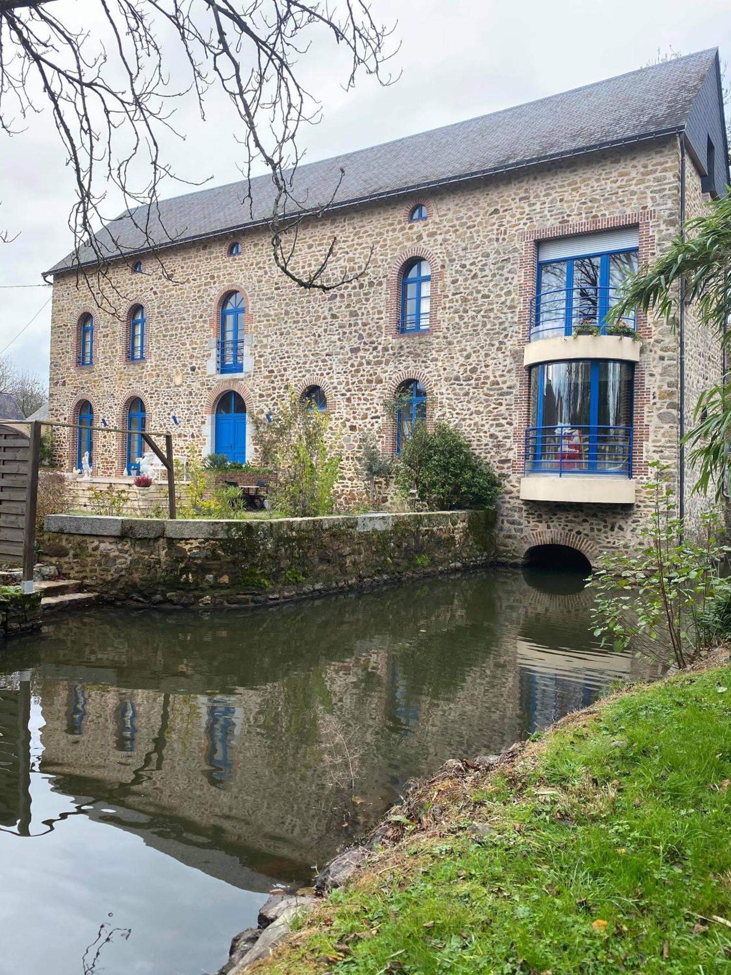 Le Moulin De Meral Montsurs Екстер'єр фото
